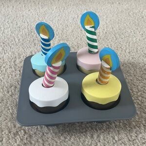 Melissa & Doug Wooden Birthday Baking Cupcake Toy Set with Candles